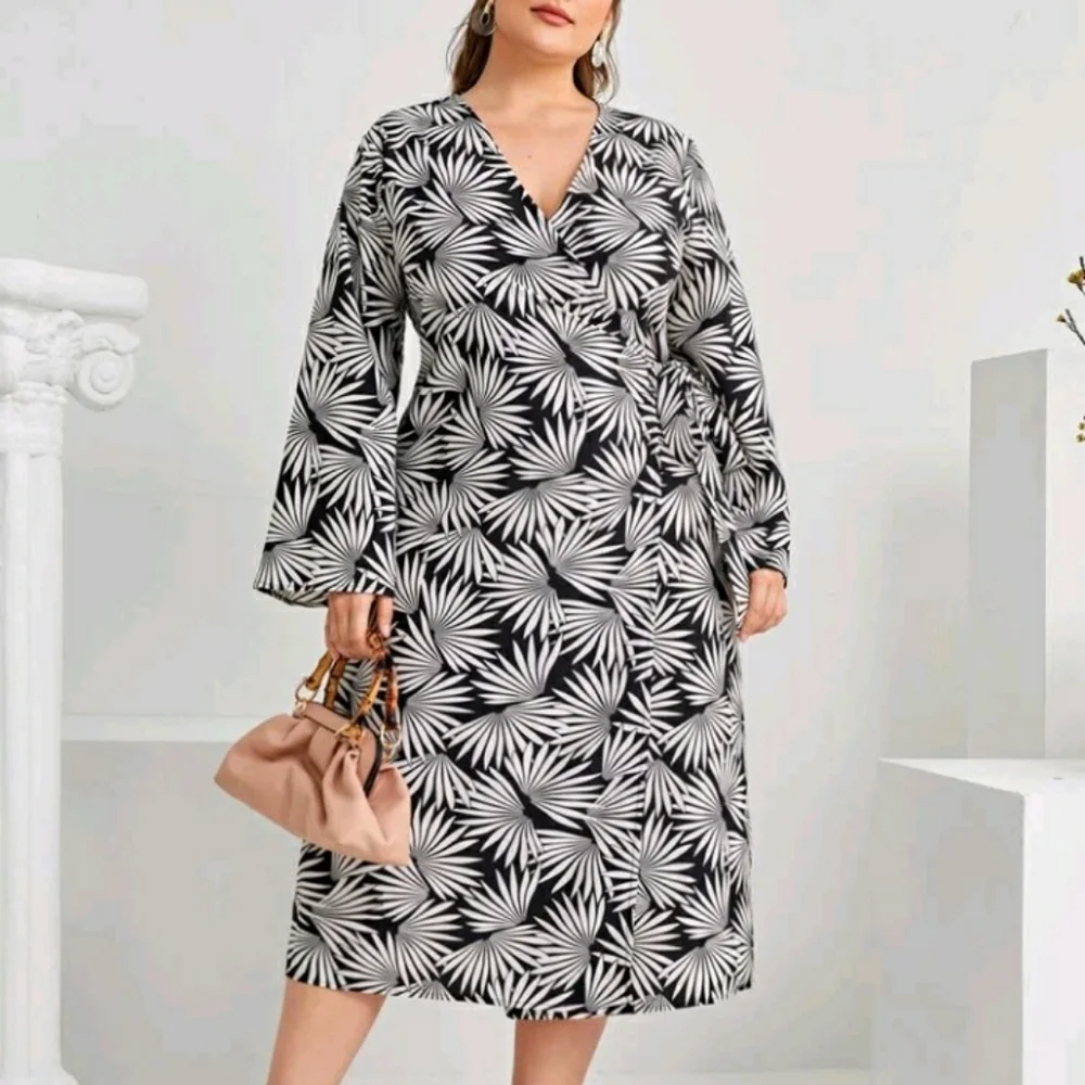 #1 Brand New Plus Knot Side Wrap Dress - Picture 4 of 7